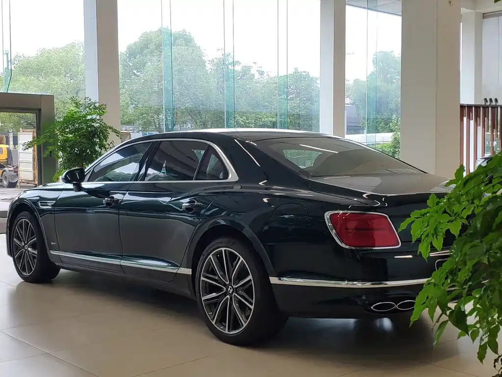 Bentley Flying Spur PHEV — миниатюра 5