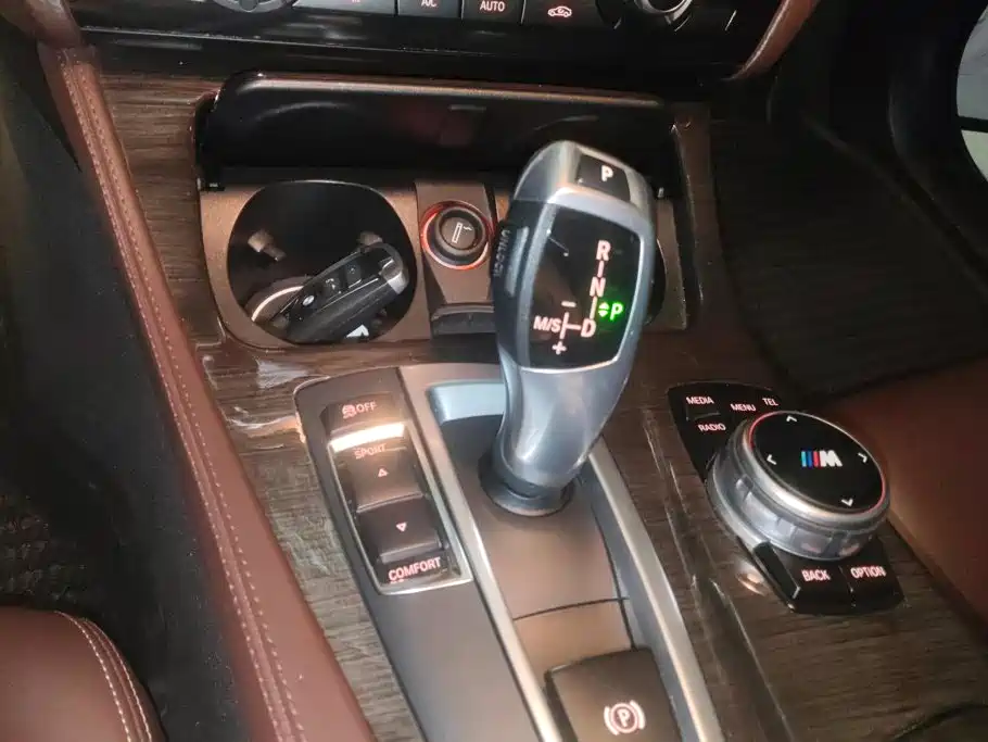 BMW 5 Series — миниатюра 16