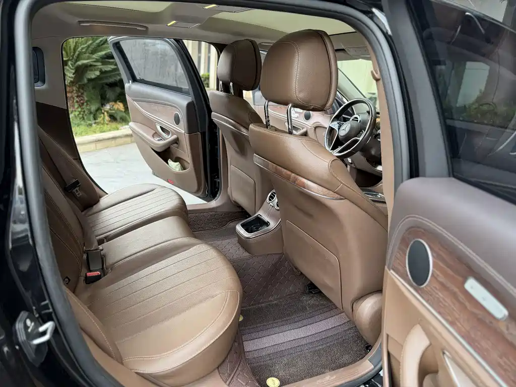 Mercedes-Benz E-Class — миниатюра 6