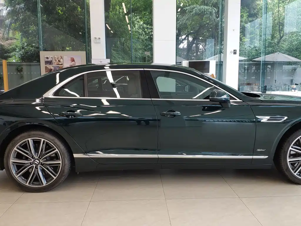 Bentley Flying Spur PHEV — миниатюра 4