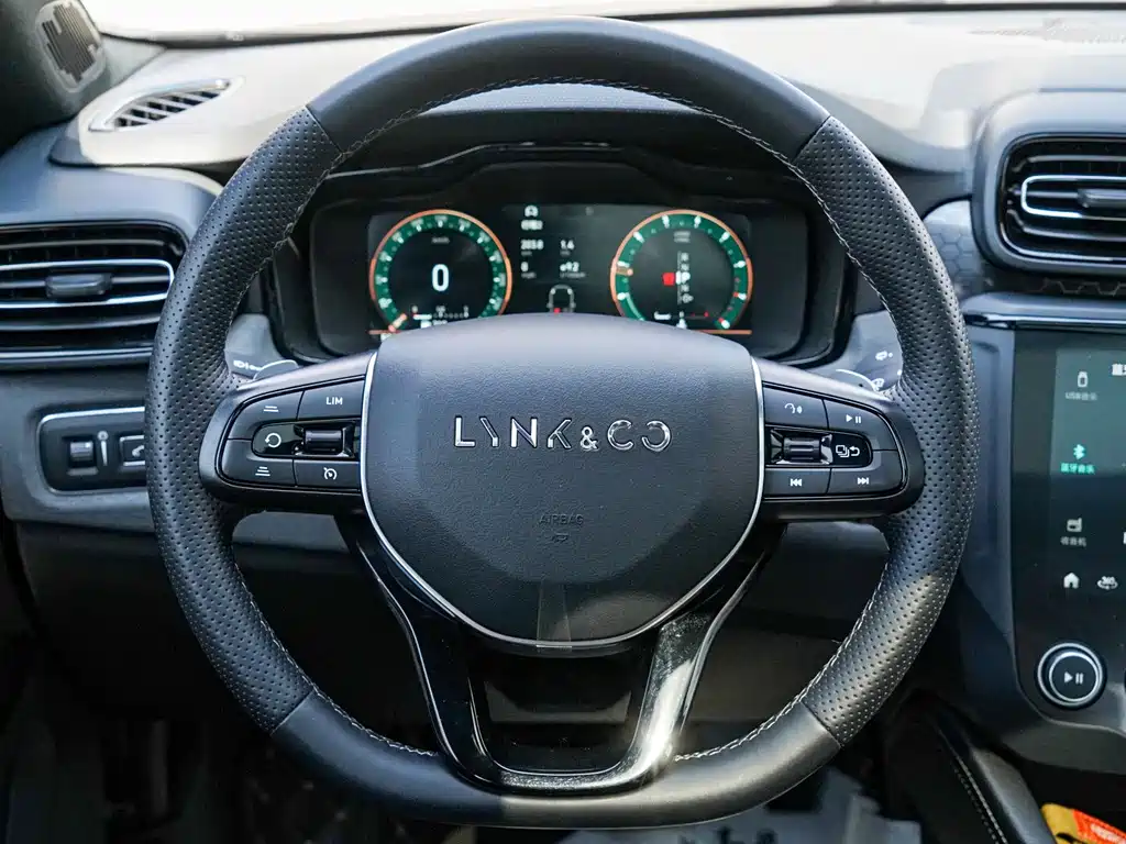Lynk & Co 03 — миниатюра 12
