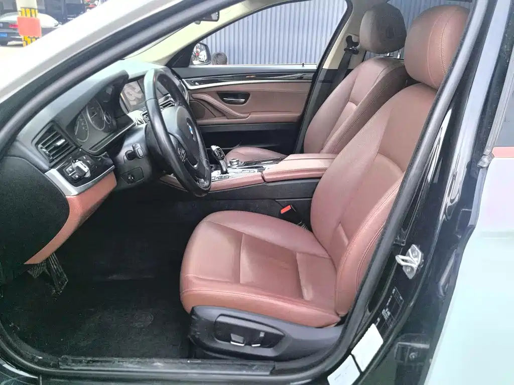 BMW 5 Series — миниатюра 16