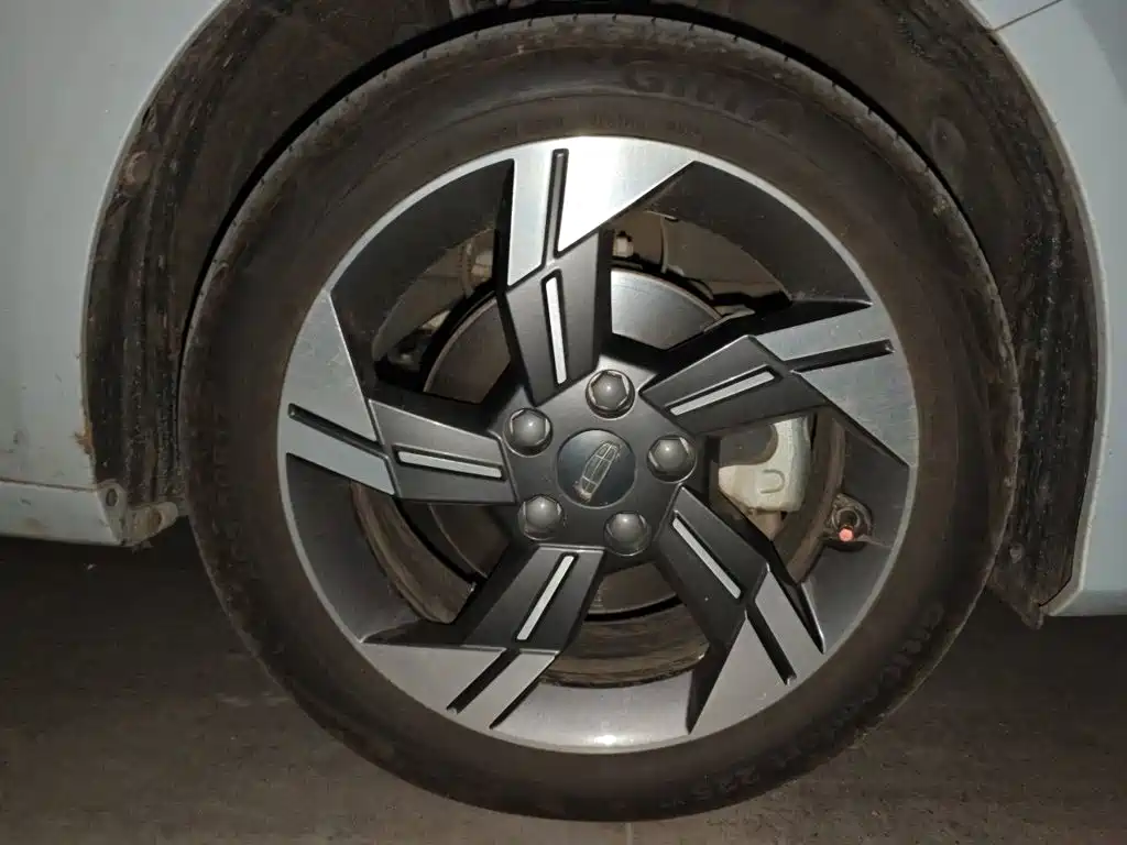 Geely L HiP — миниатюра 8