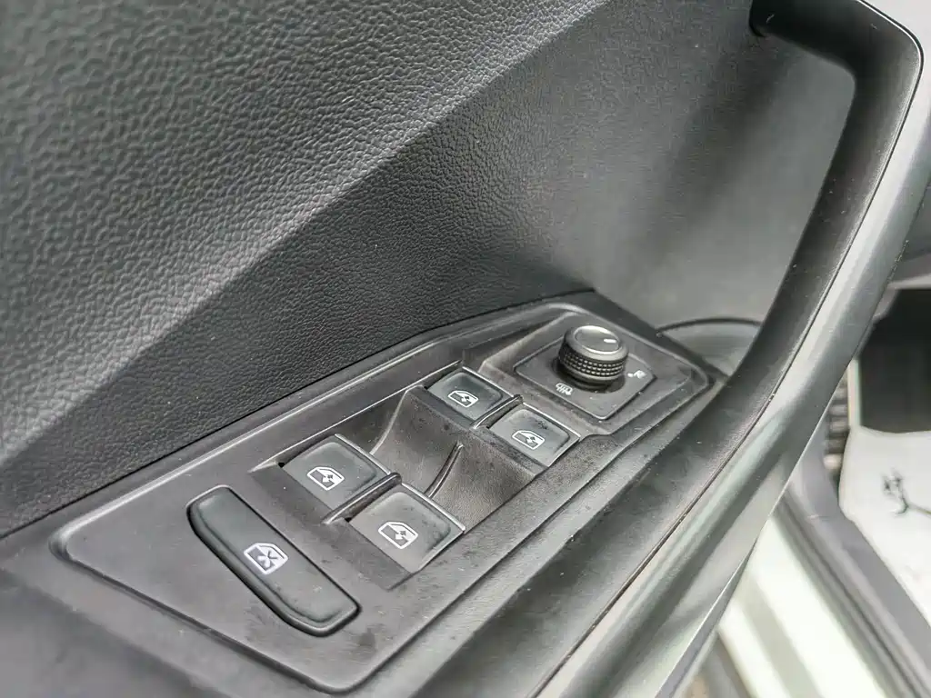 Volkswagen T-Roc — миниатюра 14
