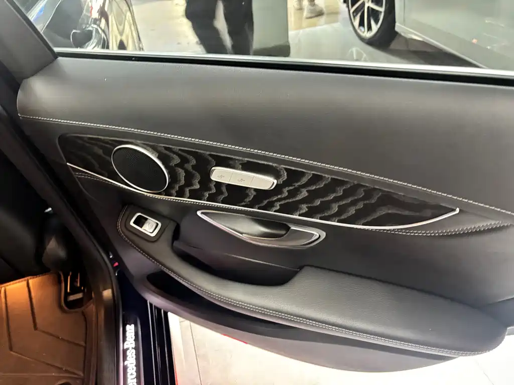 Mercedes-Benz C-Class — миниатюра 11