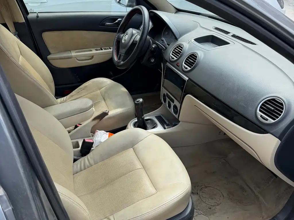 Volkswagen Lavida 2011 1.6L MT