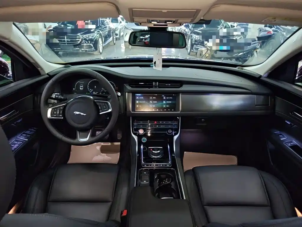 Jaguar XFL — миниатюра 10