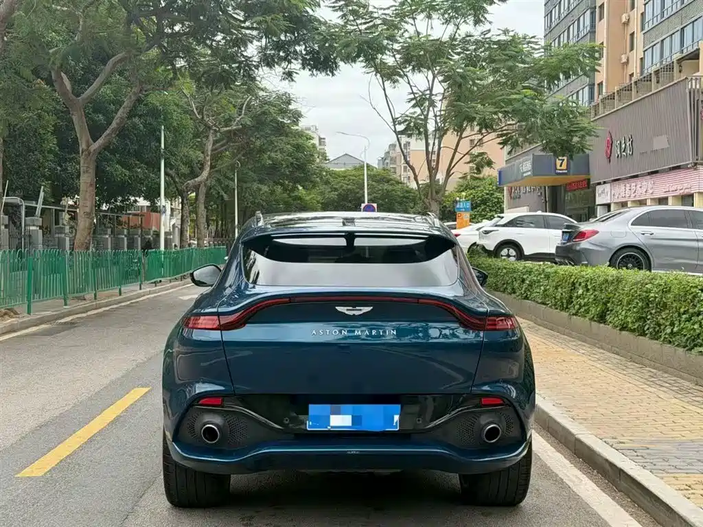 Aston Martin DBX 2021 4.0T V8