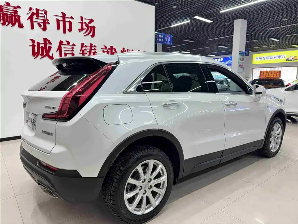 CADILLAC XT4