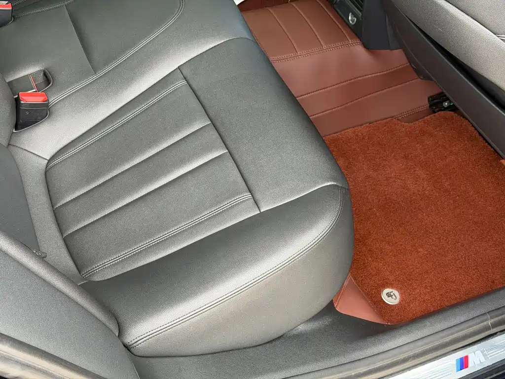 BMW 5 Series — миниатюра 17