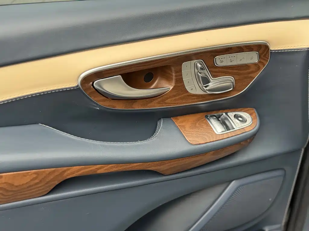 MERCEDES-BENZ V CLASS