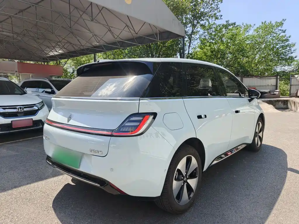 Baojun Yunduo — миниатюра 7