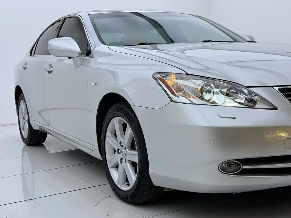 Lexus ES — миниатюра 11