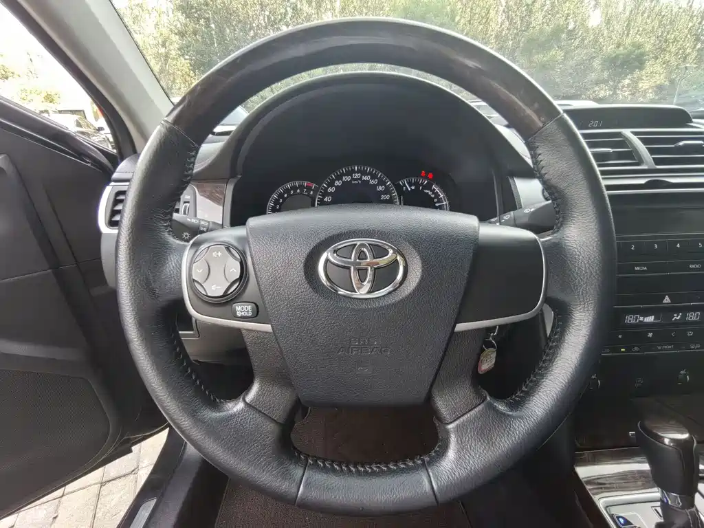 Toyota Camry — миниатюра 12