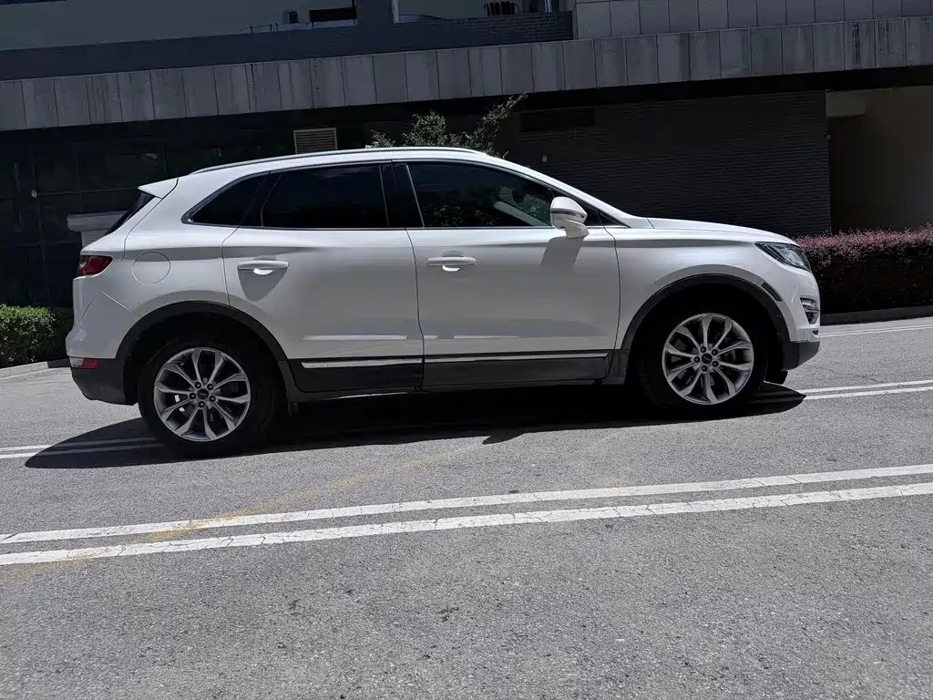 Lincoln MKC — миниатюра 13