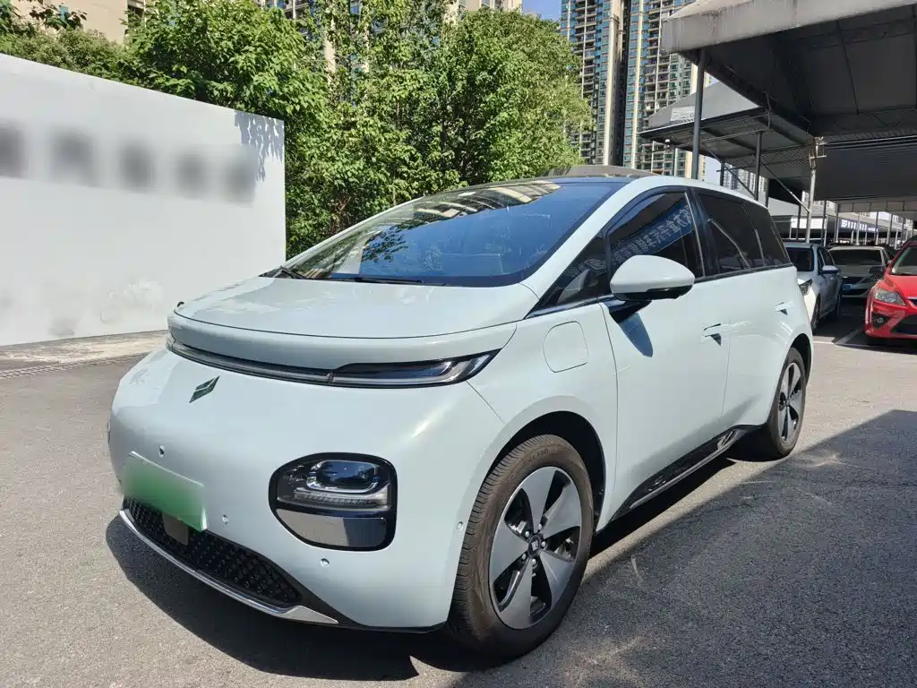 Baojun Yunduo — миниатюра 2