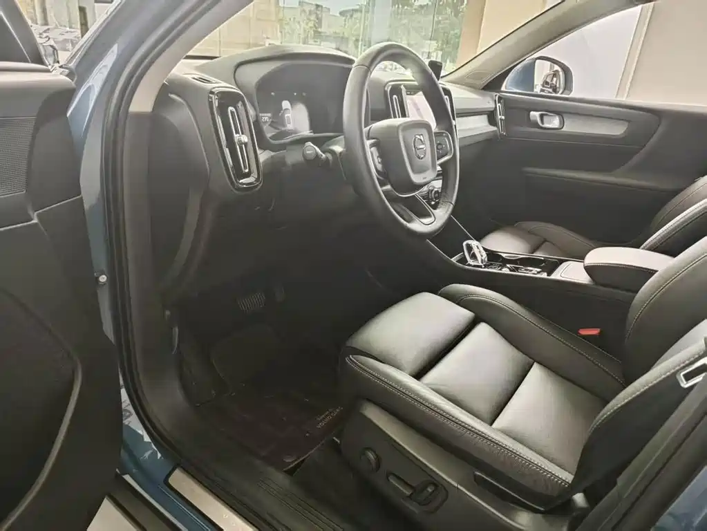 Volvo XC40 — миниатюра 9