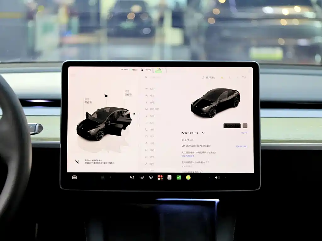 Tesla Model Y — миниатюра 12
