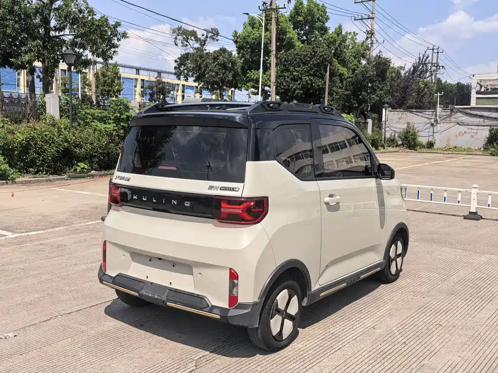 Wuling MINIEV — миниатюра 6