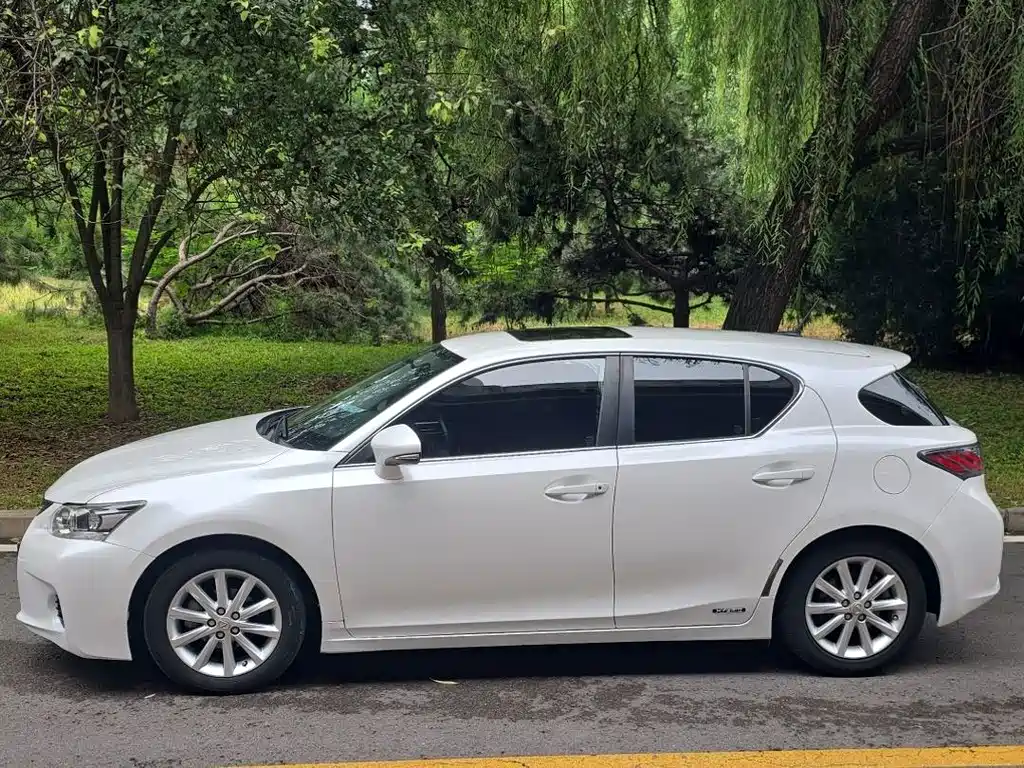 Lexus CT — миниатюра 3