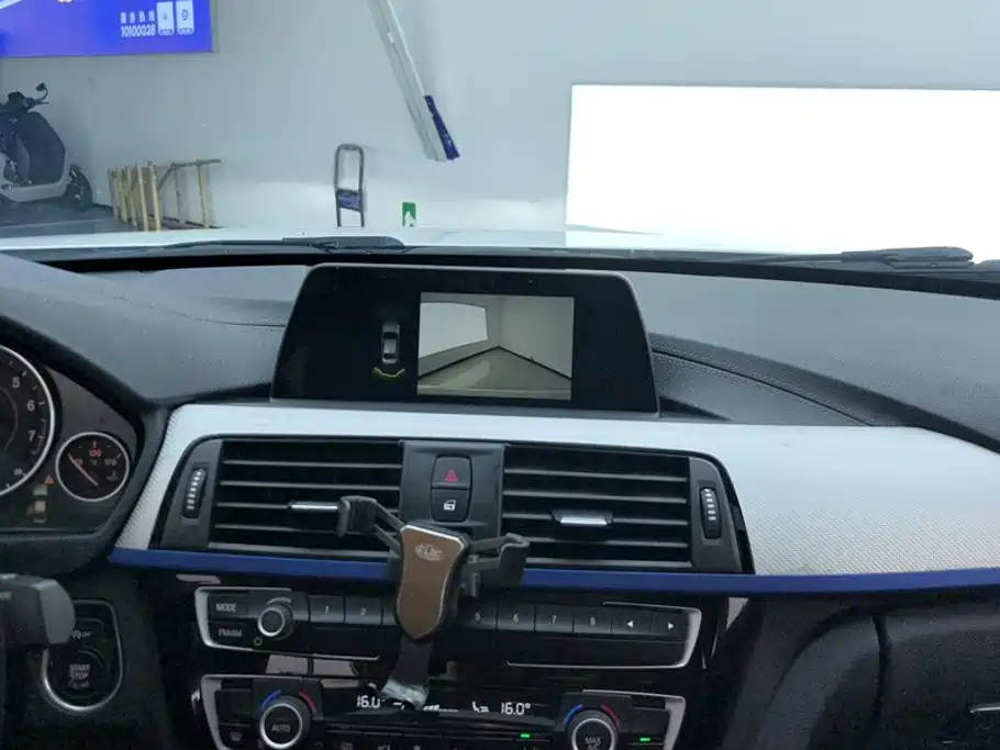 BMW 3 Series — миниатюра 13
