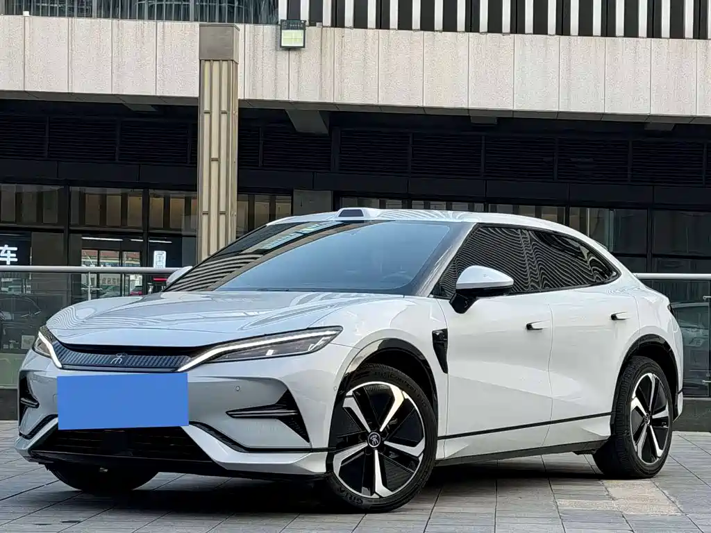 BYD L EV