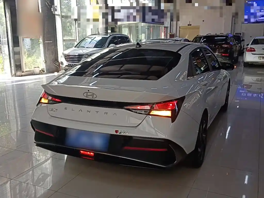 Hyundai Elantra — миниатюра 7