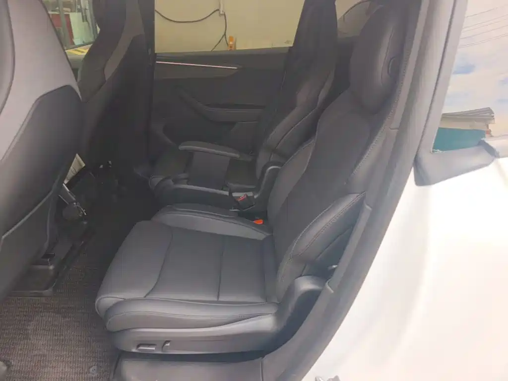 Tesla Model Y L — миниатюра 17