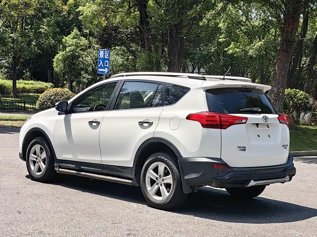 Toyota RAV4 — миниатюра 12