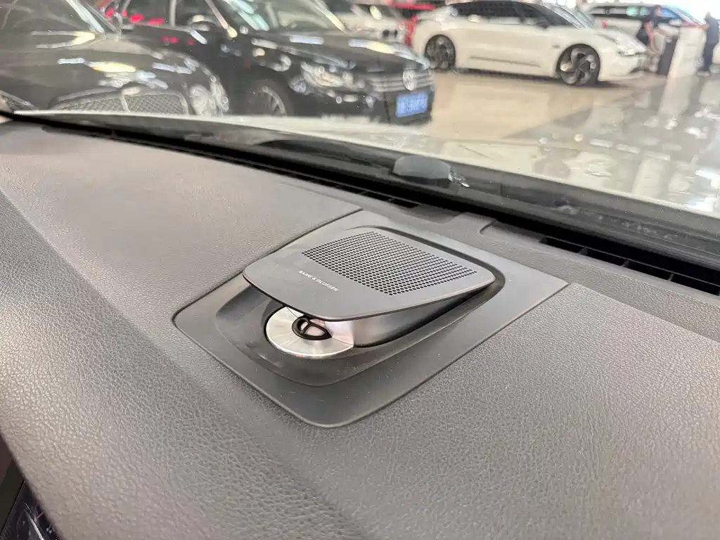BMW 5 Series GT — миниатюра 8