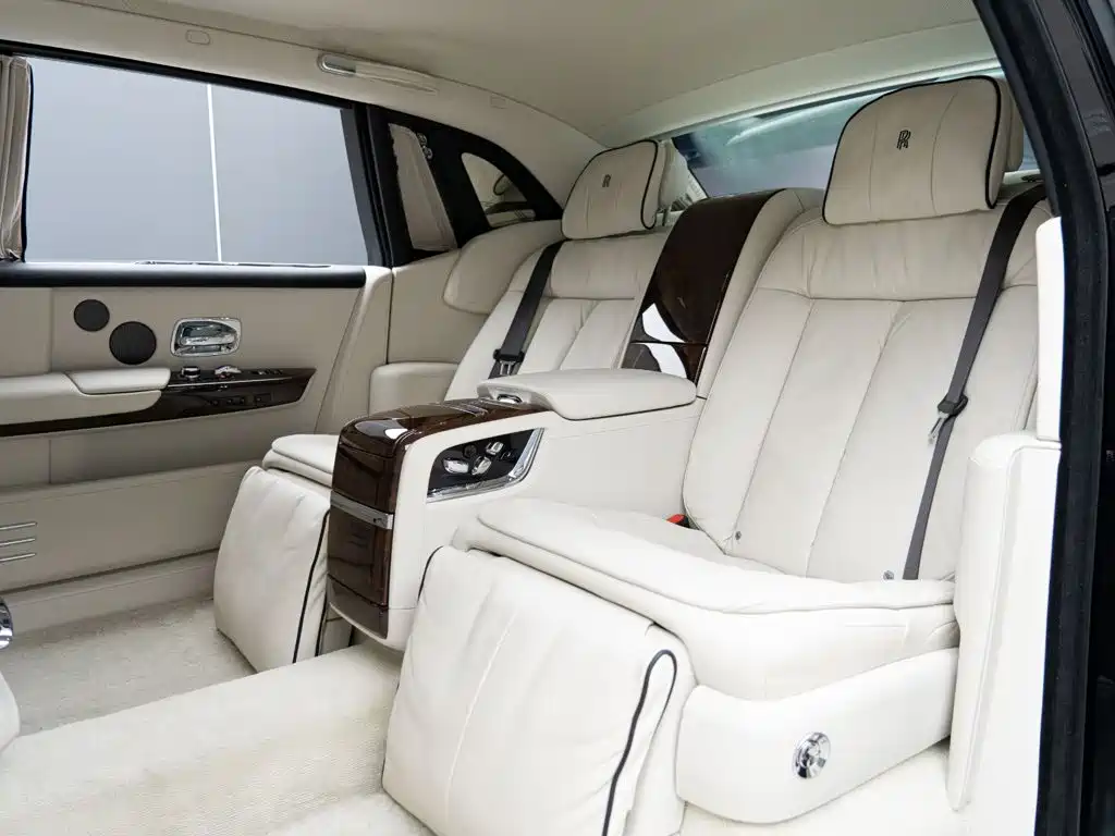 Rolls-Royce Phantom — миниатюра 14