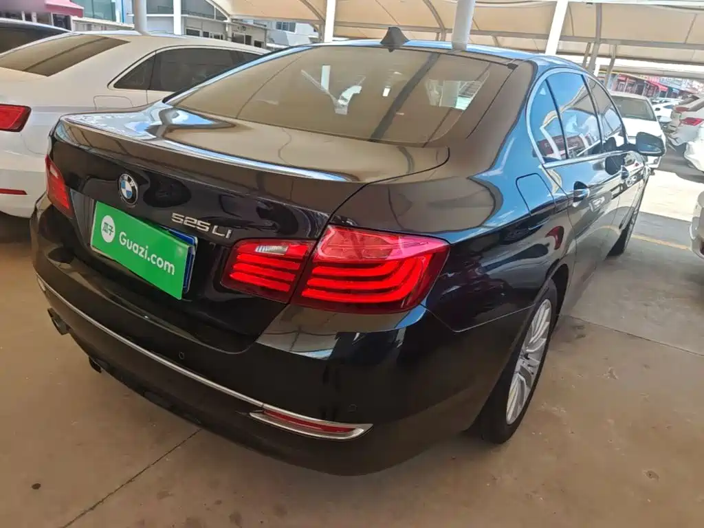BMW 5 Series — миниатюра 7
