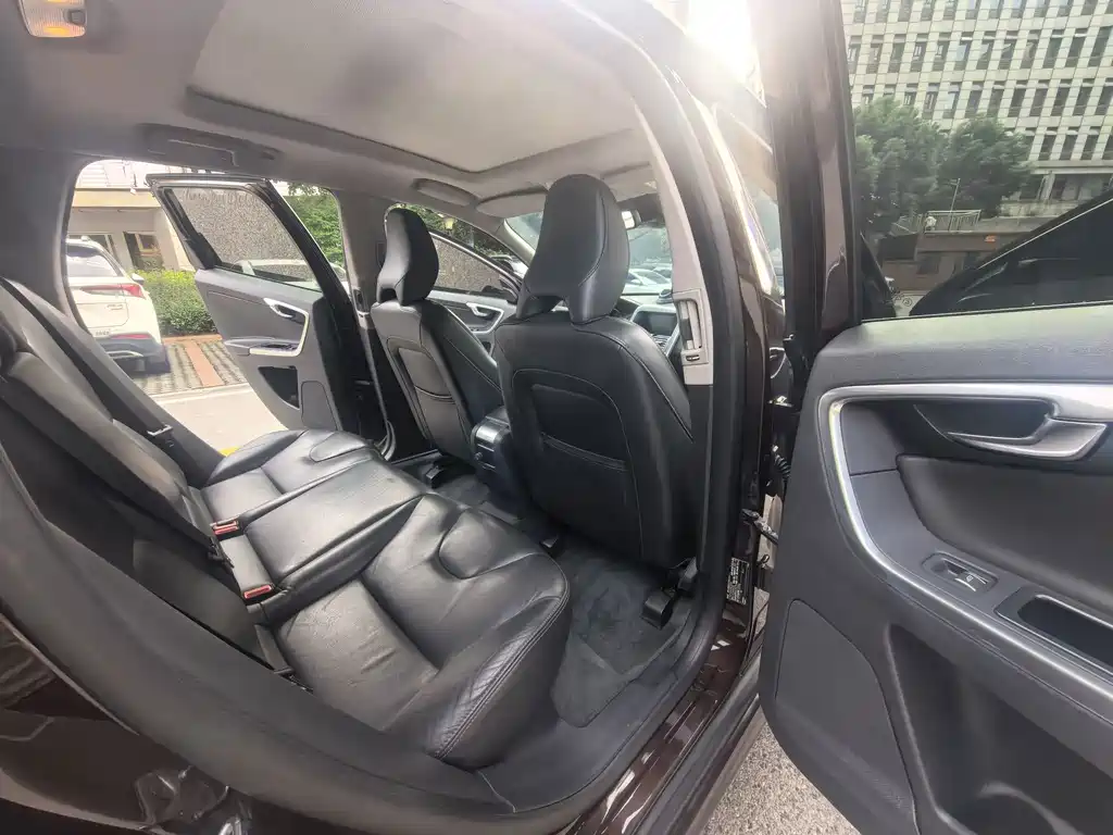 Volvo XC60 — миниатюра 9