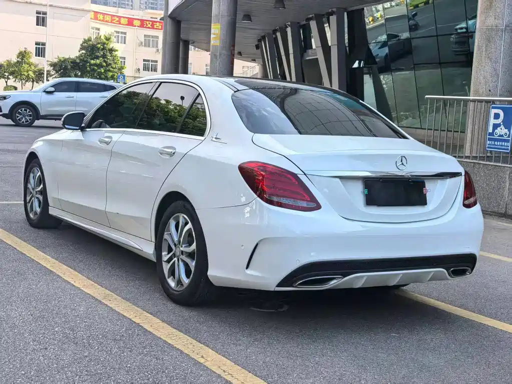 Mercedes-Benz C-Class — миниатюра 6