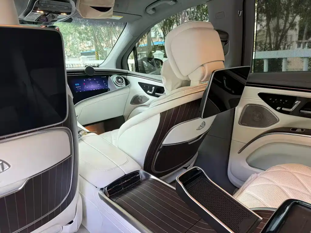 Mercedes-Benz EQS SUV — миниатюра 9