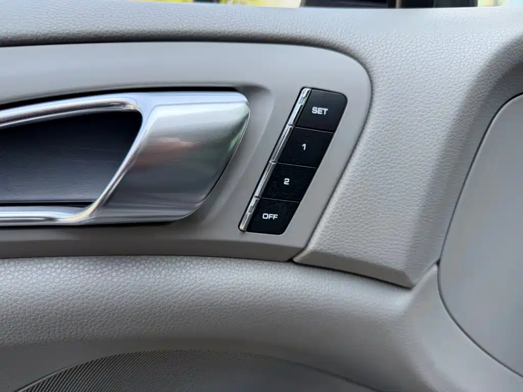 Porsche Cayenne — миниатюра 9