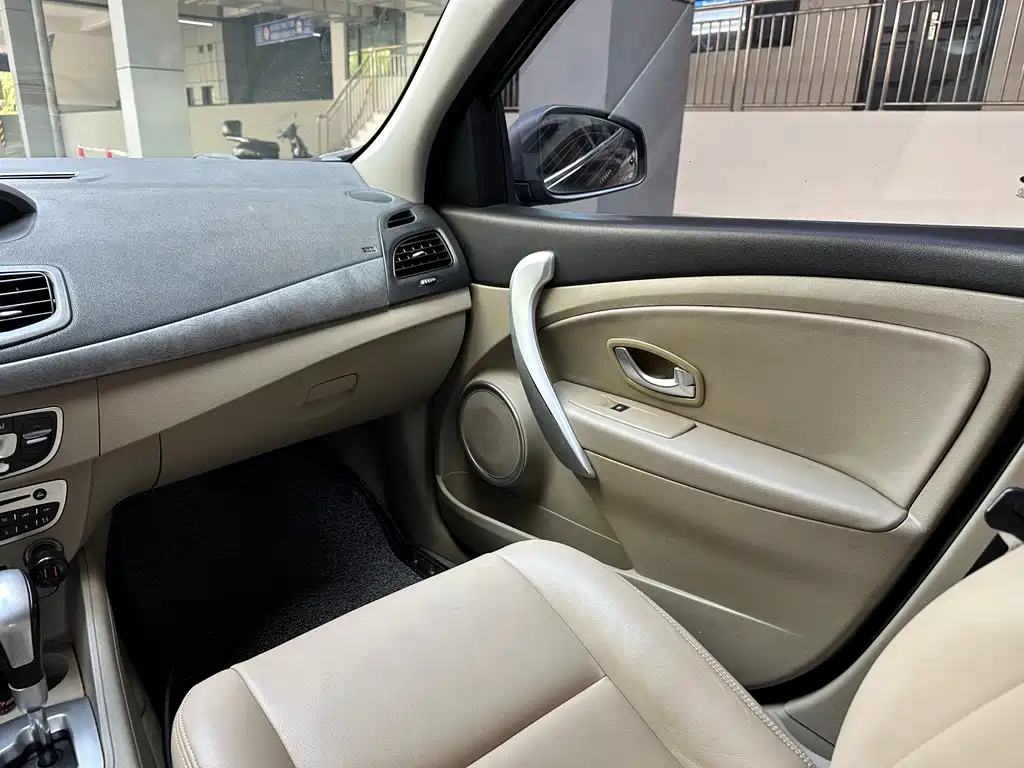 Renault Fluence — миниатюра 13