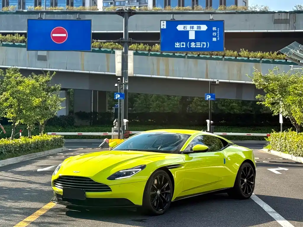 Aston Martin DB11 — миниатюра 3