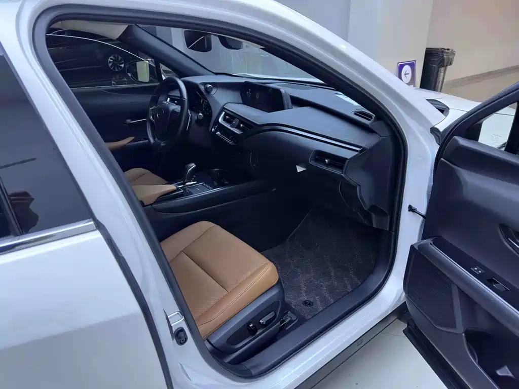 Lexus UX New Energy — миниатюра 17
