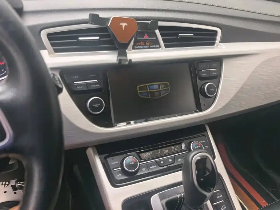 Geely Boyue — миниатюра 13