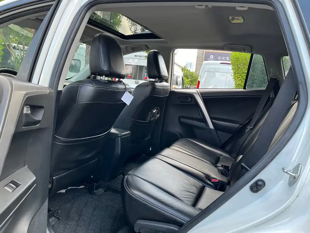 Toyota RAV4 — миниатюра 11
