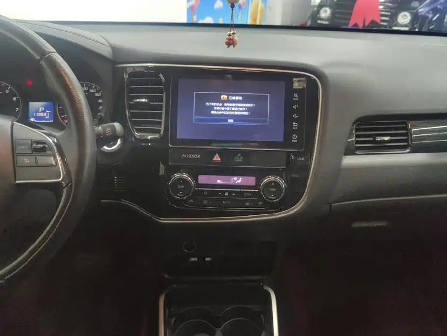 Mitsubishi Outlander — миниатюра 13