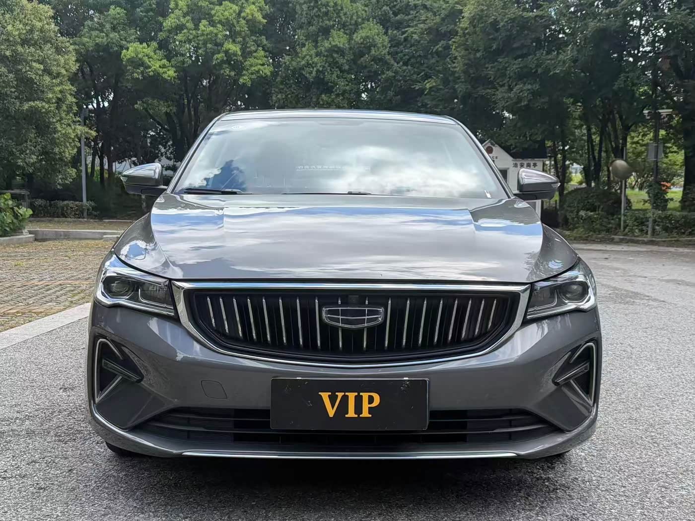 Geely Emgrand 1.5 л 2023 г. Серебристо-серый, пробег 18000 км