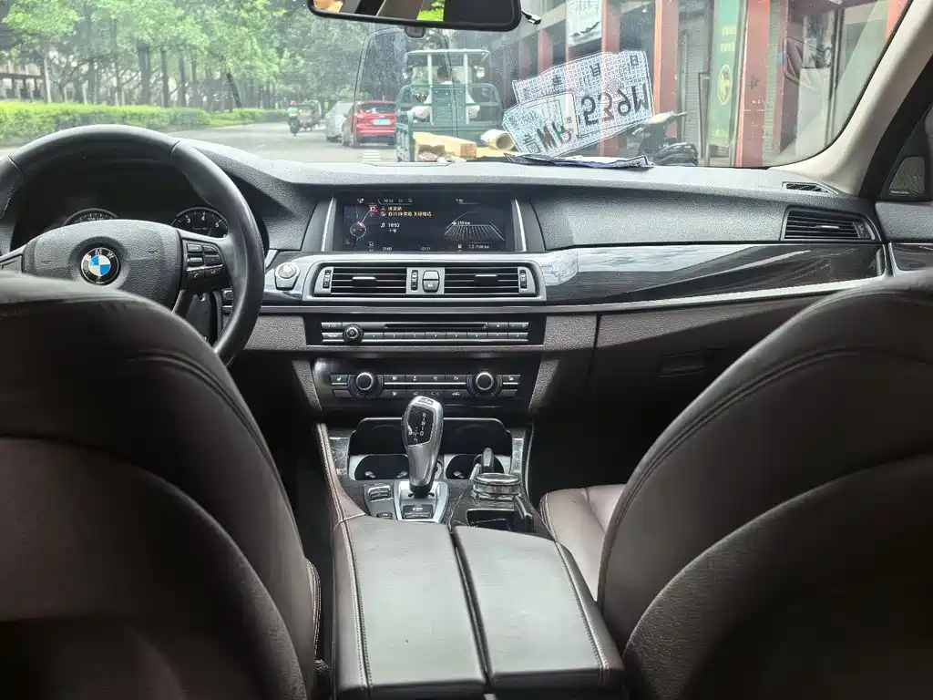 BMW 5 Series — миниатюра 8