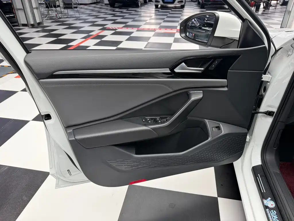 Volkswagen Sagitar 2022 280TSI DSG