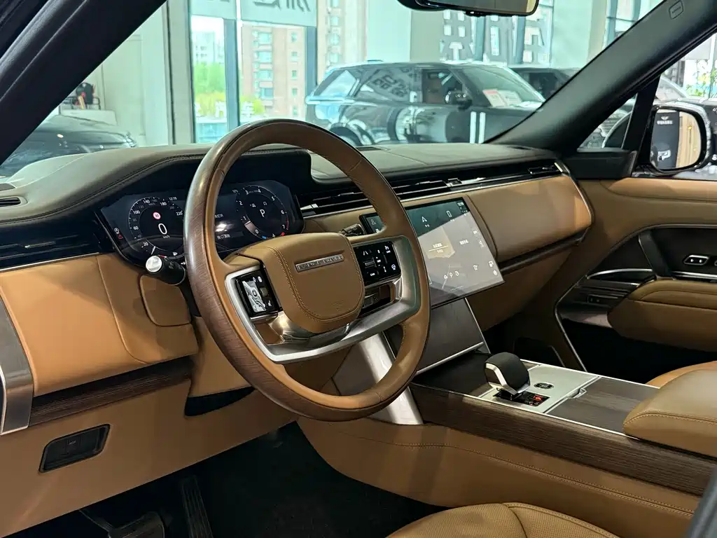 Land Rover Range Rover 2024 3.0 L6 400PS Long Wheelbase