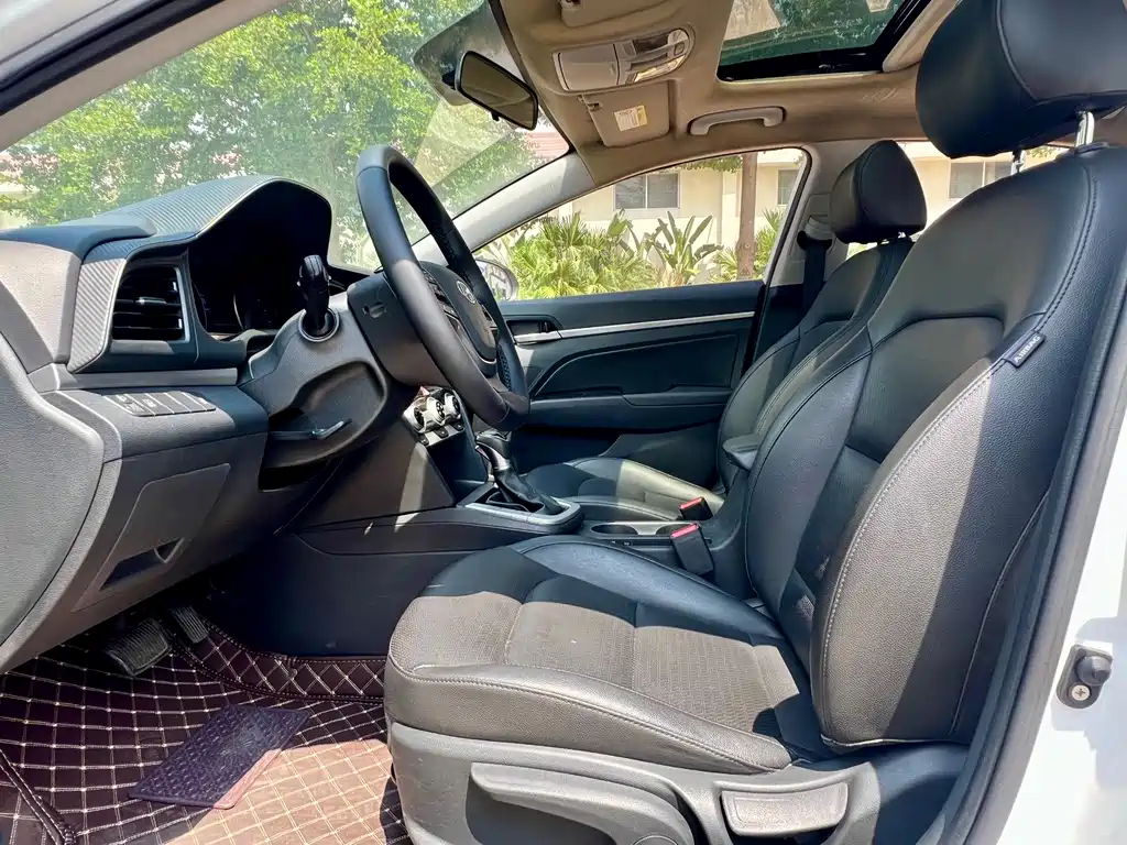 Hyundai Elantra — миниатюра 8