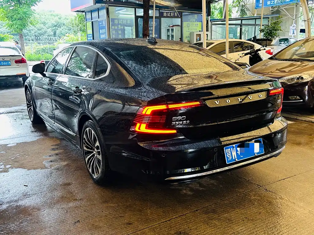 Volvo S90 2024 B5 Luxury