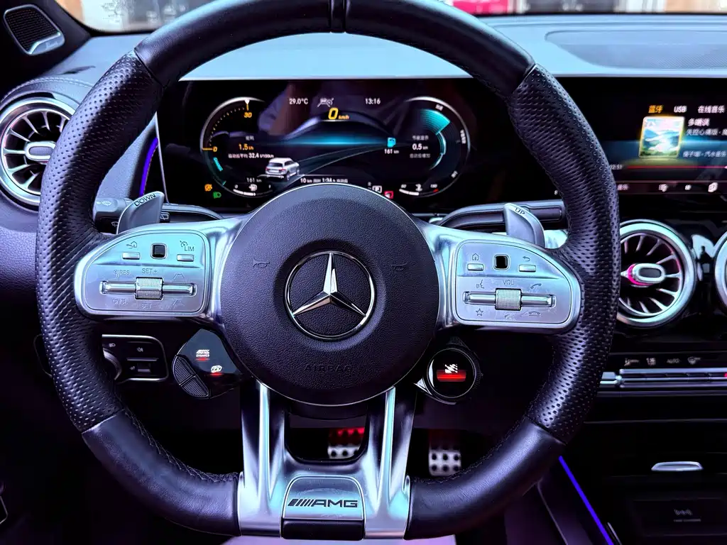 Mercedes-Benz GLB AMG — миниатюра 12