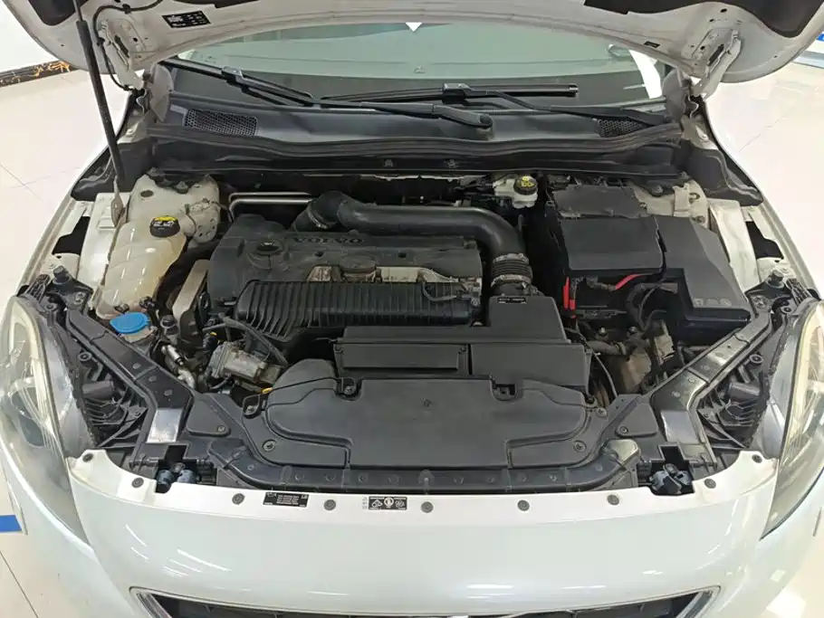 Volvo V40 — миниатюра 10